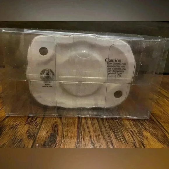 Disney Village Victorian Castle Mickey & Minnie Mouse Christmas Collectible - Picture 3 of 3